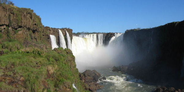 Vacaciones en Las Cataratas del Iguazu, excursiones de navegacion